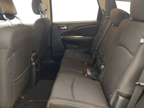 Used 2019 Dodge Journey SE w/ Connectivity Group FWD image 18