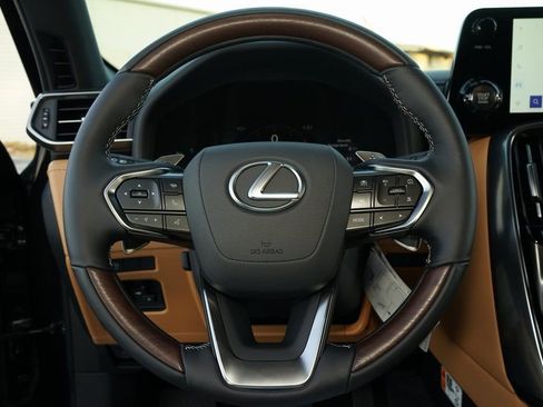 Used 2026 Lexus LX 600 4WD w/ Luxury Package image 12