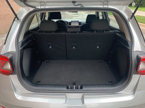 Used 2025 Hyundai Venue SEL FWD image 28