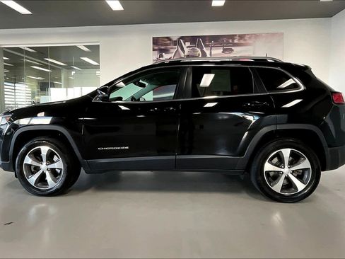 Used 2020 Jeep Cherokee Limited image 3