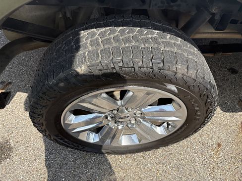 Used 2018 Ford F150 Lariat w/ Equipment Group 502A Luxury AWD/4WD image 11