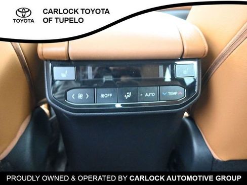 Used 2023 Toyota Highlander Platinum image 27