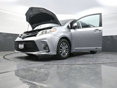 Used 2018 Toyota Sienna XLE FWD image 38