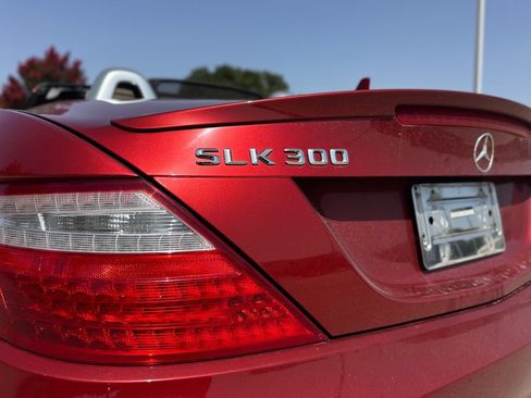 Used 2016 Mercedes-Benz SLK 300 image 4
