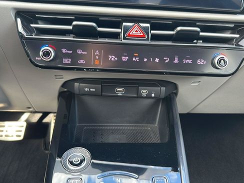 Used 2023 Kia Niro Wave w/ Wave Preserve Package FWD image 31