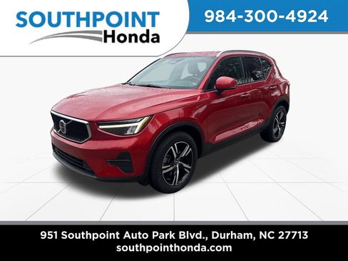 Used 2023 Volvo XC40 B5 Core w/ Convenience Package AWD/4WD image 3