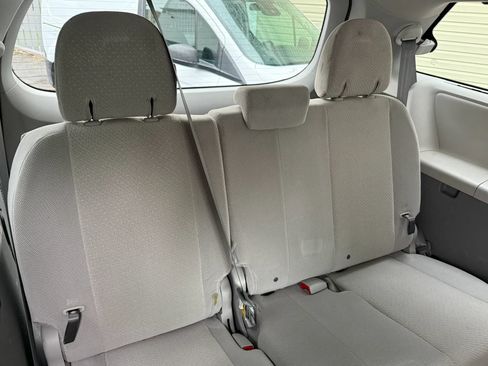 Used 2014 Toyota Sienna LE AWD/4WD image 32