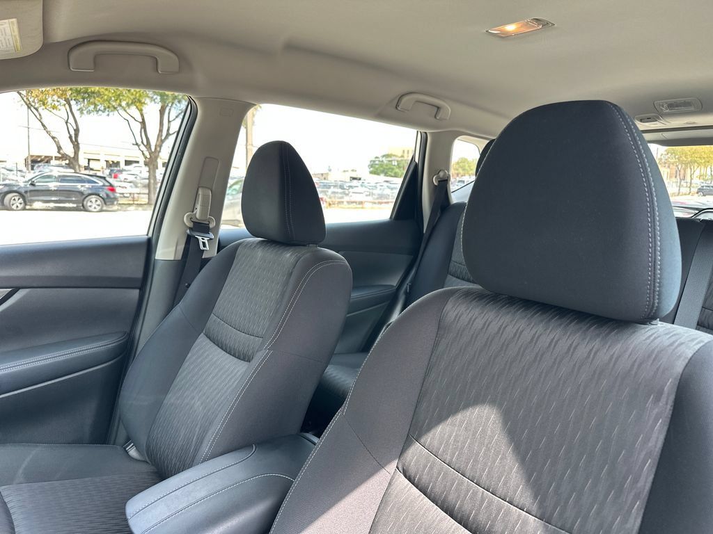 Used 2020 Nissan Rogue S FWD image 12