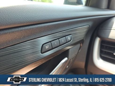 Used 2022 GMC Terrain SLT w/ Infotainment Package II AWD/4WD image 17