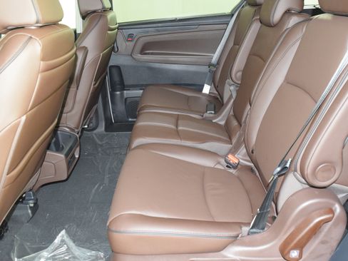 New 2026 Honda Odyssey Touring image 15