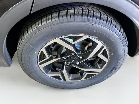 Used 2025 Kia Sportage LX image 11