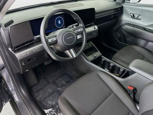 Used 2025 Hyundai Kona SEL FWD image 2