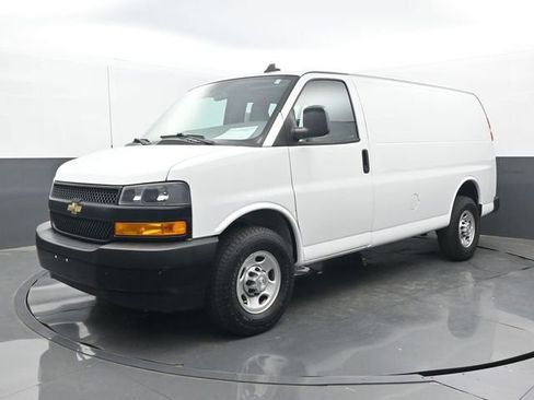 Used 2020 Chevrolet Express 2500 w/ Driver Convenience Package RWD image 21