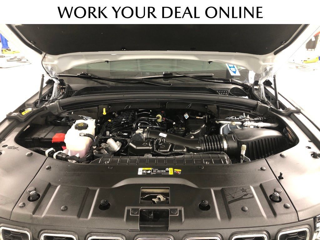 Used 2024 Jeep Grand Cherokee Laredo AWD/4WD image 19