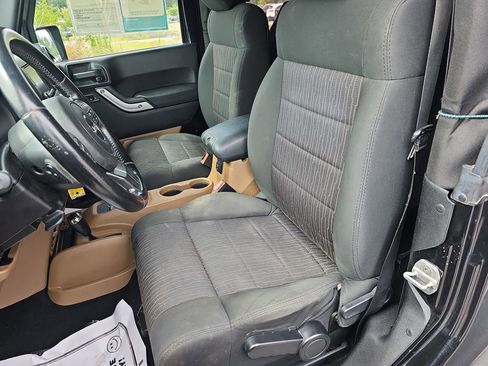 Used 2012 Jeep Wrangler Rubicon w/ Dual Top Group AWD/4WD image 18