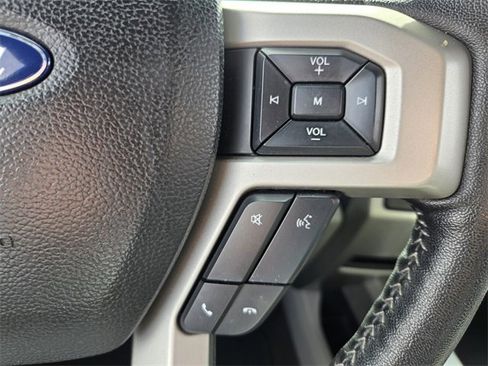 Certified 2019 Ford F150 Lariat image 30