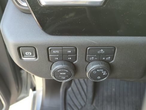 Used 2025 Chevrolet Silverado 1500 LT image 14