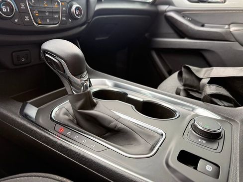 Used 2021 Chevrolet Traverse LT FWD image 19