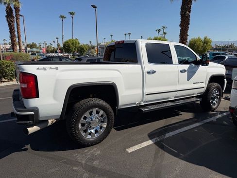 Used 2016 GMC Sierra 2500 Denali w/ Duramax Plus Package AWD/4WD image 16