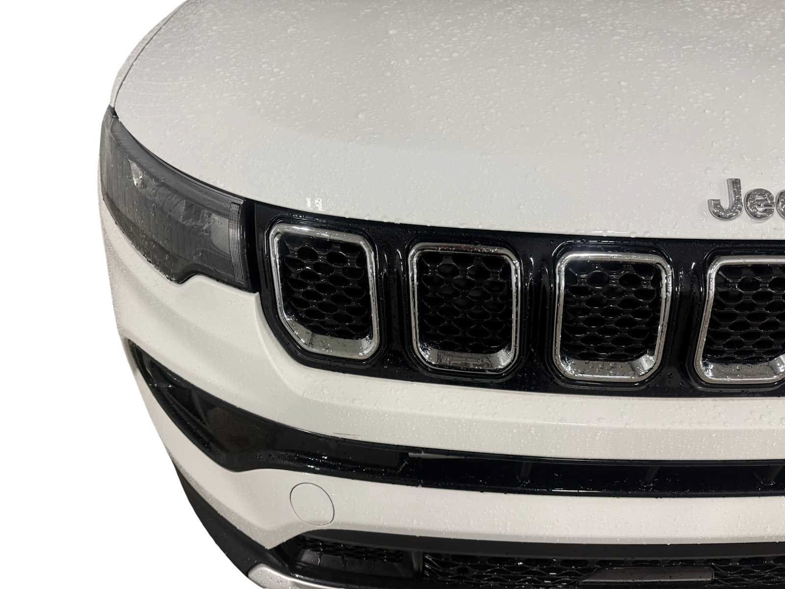 Used 2023 Jeep Compass Limited AWD/4WD image 3