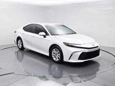 Used 2025 Toyota Camry LE w/ Convenience Package FWD image 2