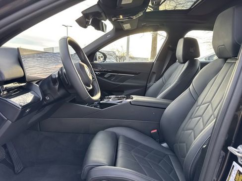 Certified 2025 BMW 530i xDrive image 10