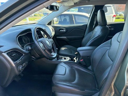 Used 2019 Jeep Cherokee Limited image 7