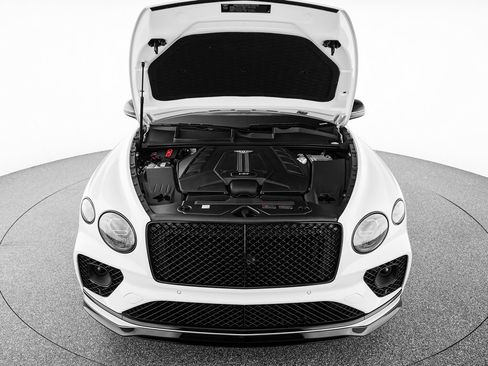 Used 2022 Bentley Bentayga AWD/4WD image 38