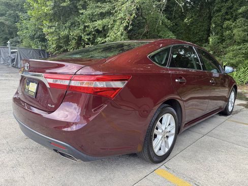Used 2013 Toyota Avalon XLE FWD image 2