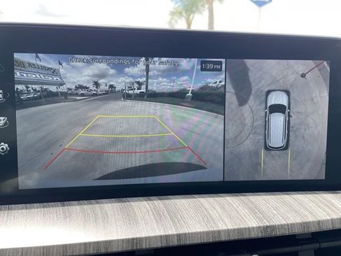 Used 2025 Kia Telluride SX w/ SX Captain's Chair Package FWD image 15