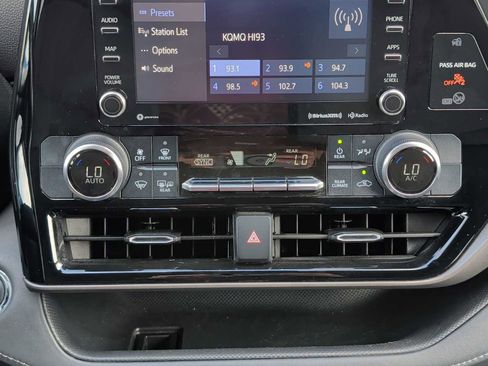 Used 2022 Toyota Highlander LE image 16