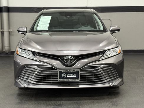Used 2020 Toyota Camry XLE image 6