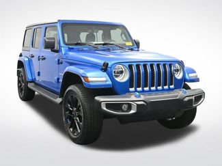 Used 2022 Jeep Wrangler Unlimited Sahara AWD/4WD video 3