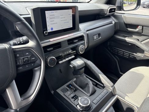 Used 2025 Toyota 4Runner SR5 AWD/4WD image 17