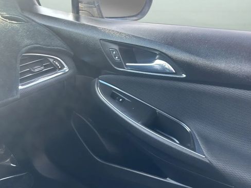 Used 2017 Chevrolet Cruze LS FWD image 18