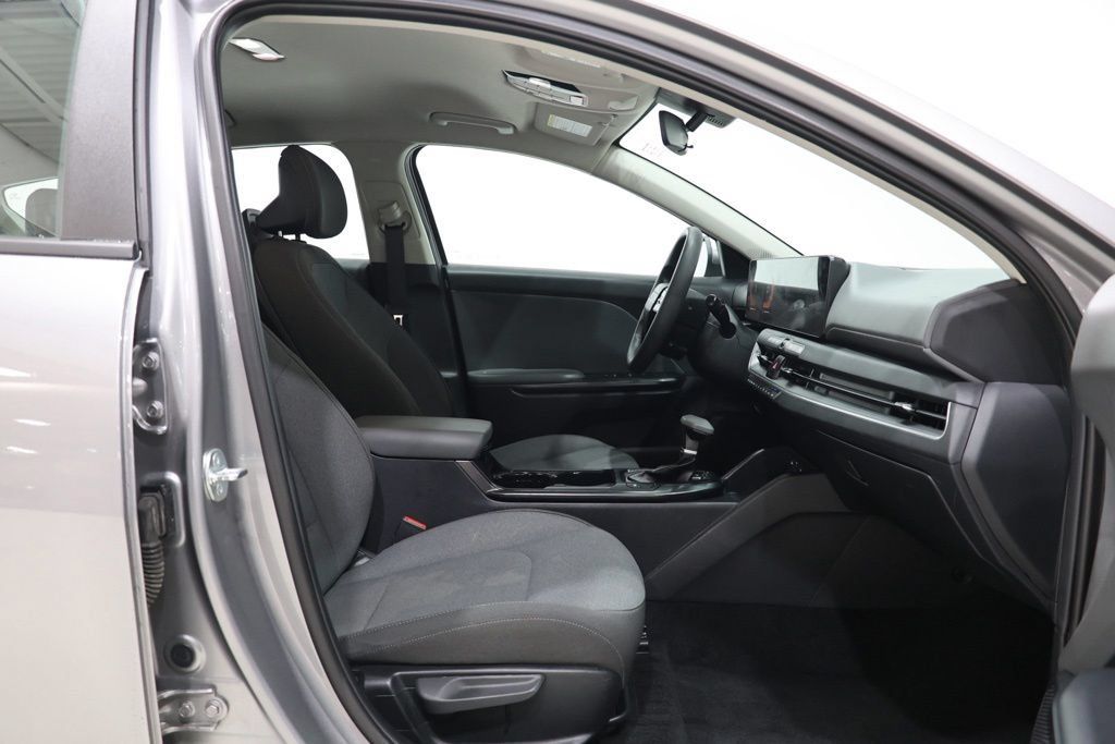 Used 2025 Kia K4 FWD image 32