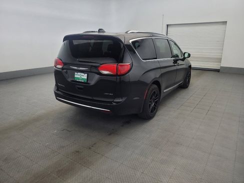 Used 2018 Chrysler Pacifica Limited FWD image 9