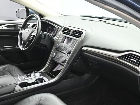 Used 2018 Ford Fusion SE image 27