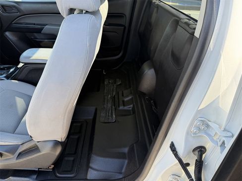 Used 2018 Chevrolet Colorado W/T image 11