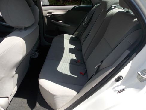 Used 2010 Toyota Corolla image 18