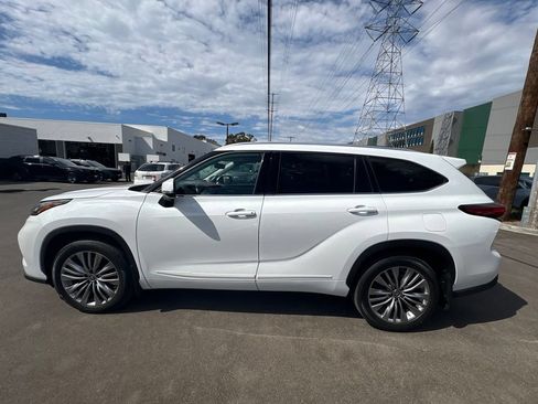 Used 2022 Toyota Highlander Platinum AWD/4WD image 10