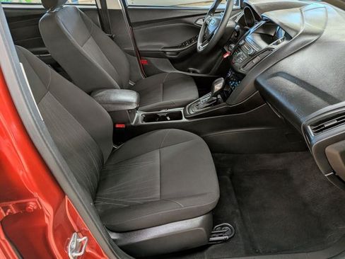 Used 2018 Ford Focus SE FWD image 24