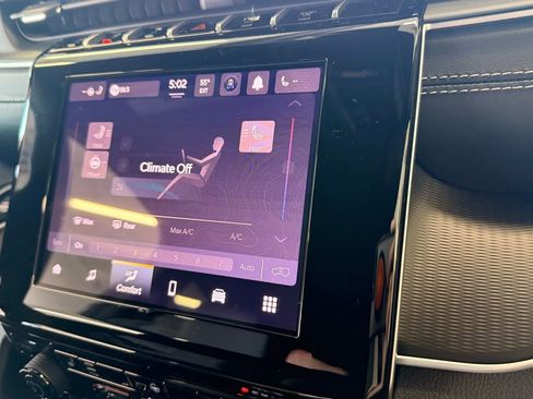 Used 2025 Jeep Grand Cherokee Altitude image 30