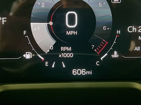 Used 2025 GMC Acadia Elevation w/ Elevation Premium Package FWD image 15