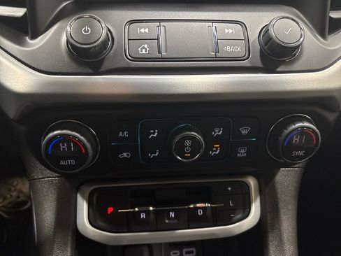 Used 2023 GMC Acadia SLT AWD/4WD image 26