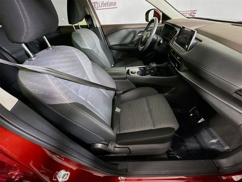 Certified 2023 Nissan Rogue SV image 30