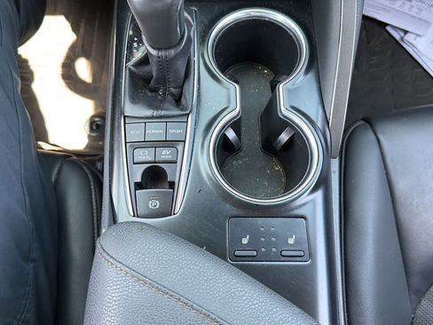Used 2019 Toyota Camry XLE FWD image 17