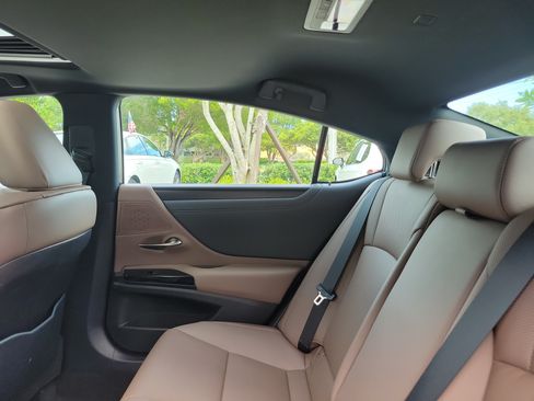 Used 2024 Lexus ES 350 w/ Premium Package FWD image 13