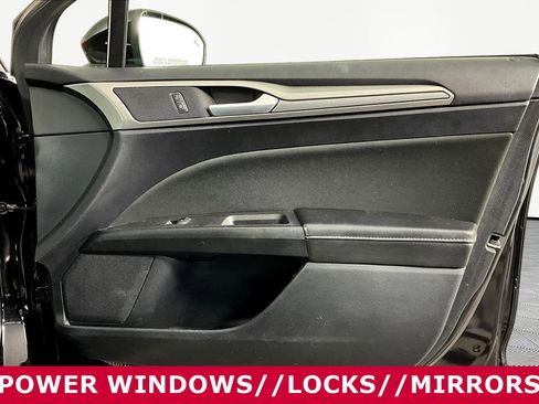 Used 2020 Ford Fusion SE FWD image 25