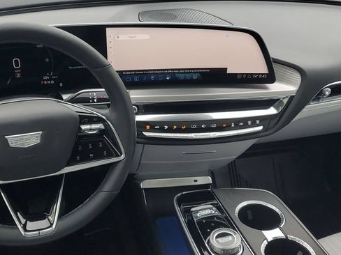 Certified 2024 Cadillac Lyriq Luxury AWD/4WD image 30
